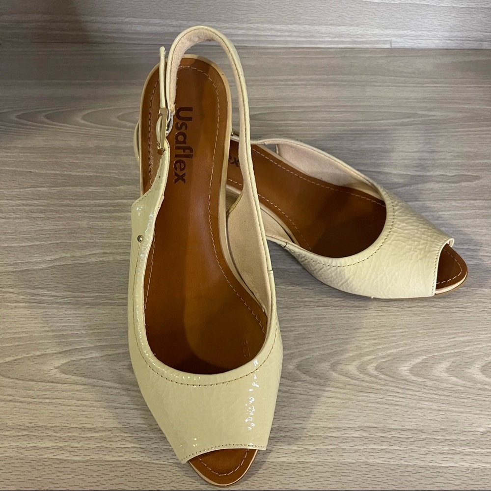 USAFlex Comfort Leather Cream Peep-toe Wedges Sz 8